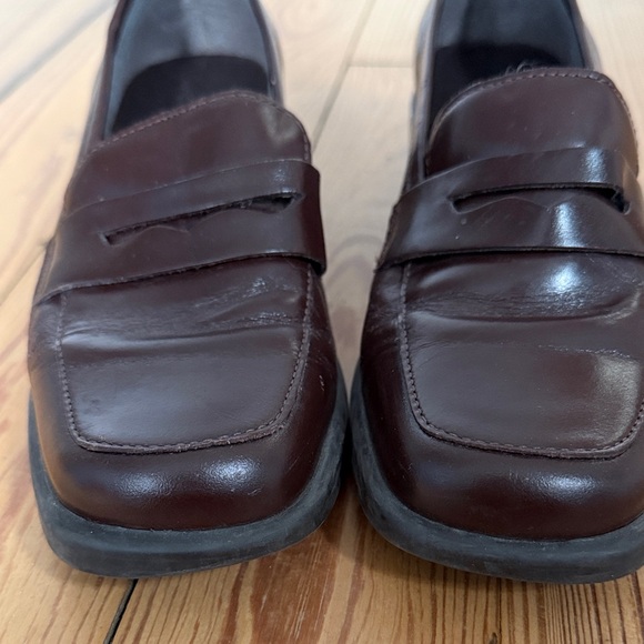Danelle Classic Brown Leather Penny Loafers for Women Size 7 - Picture 2 of 6